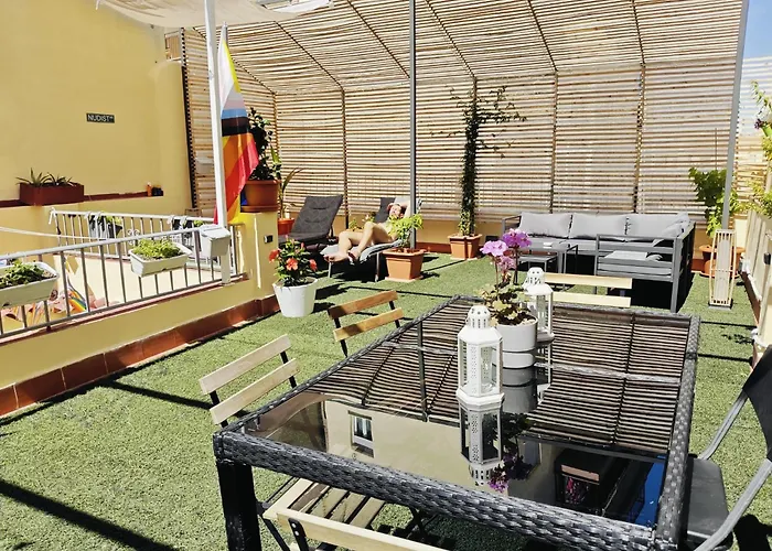 בית הארחה Maracuya House - Men Only 3*